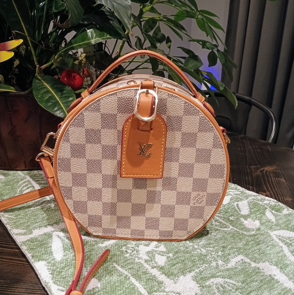 🖤Louis Vuitton🖤Round Designer Bag in Tan & Cream